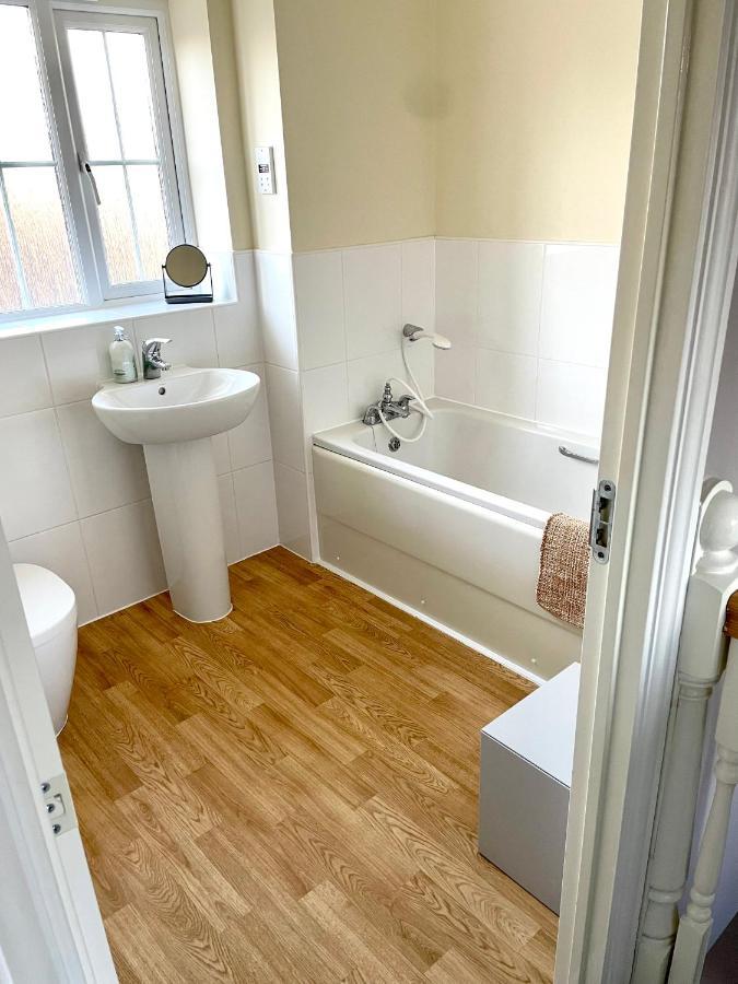 Stunning Large Detached Gloucester, 4 Beds, 3 Bedroom, 2 Bathroom Property, Nr Chelt, The Docks And Quays Sleeps 6 Exteriör bild