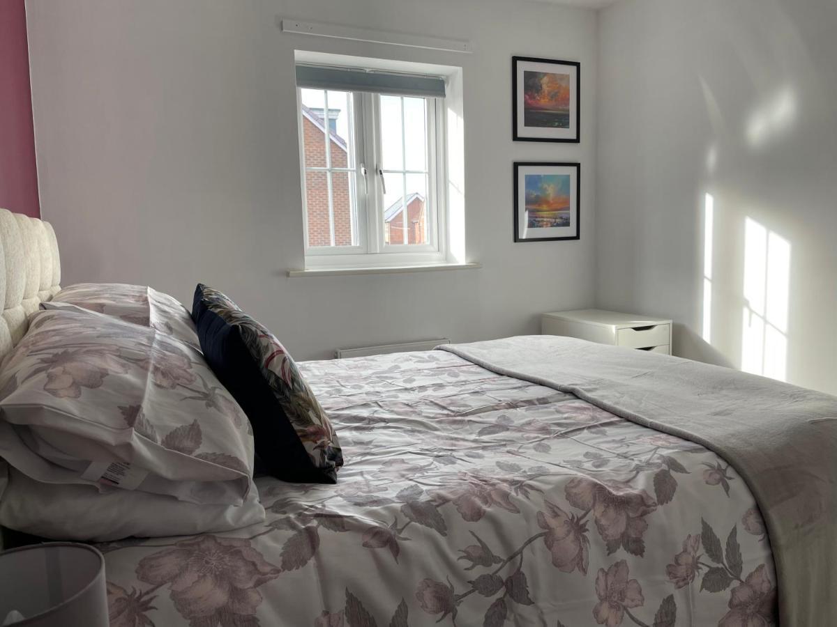 Stunning Large Detached Gloucester, 4 Beds, 3 Bedroom, 2 Bathroom Property, Nr Chelt, The Docks And Quays Sleeps 6 Exteriör bild
