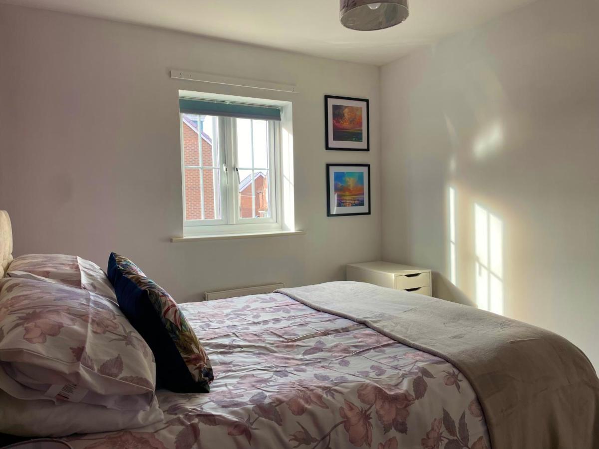 Stunning Large Detached Gloucester, 4 Beds, 3 Bedroom, 2 Bathroom Property, Nr Chelt, The Docks And Quays Sleeps 6 Exteriör bild