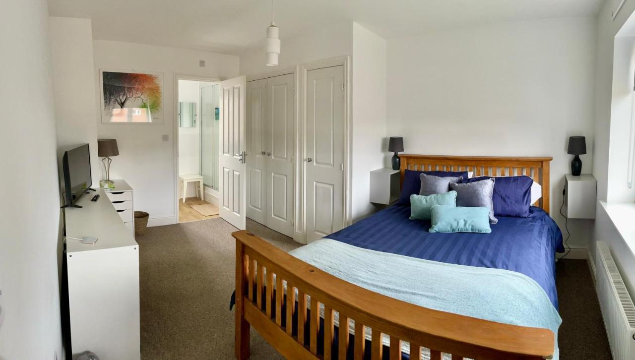Stunning Large Detached Gloucester, 4 Beds, 3 Bedroom, 2 Bathroom Property, Nr Chelt, The Docks And Quays Sleeps 6 Exteriör bild