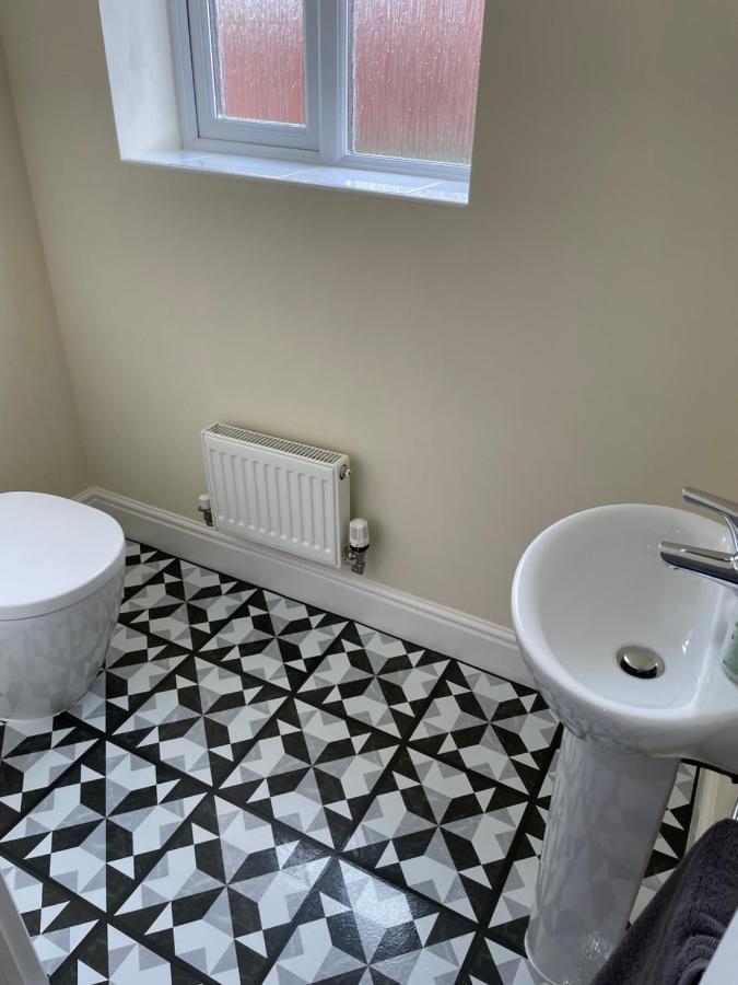 Stunning Large Detached Gloucester, 4 Beds, 3 Bedroom, 2 Bathroom Property, Nr Chelt, The Docks And Quays Sleeps 6 Exteriör bild