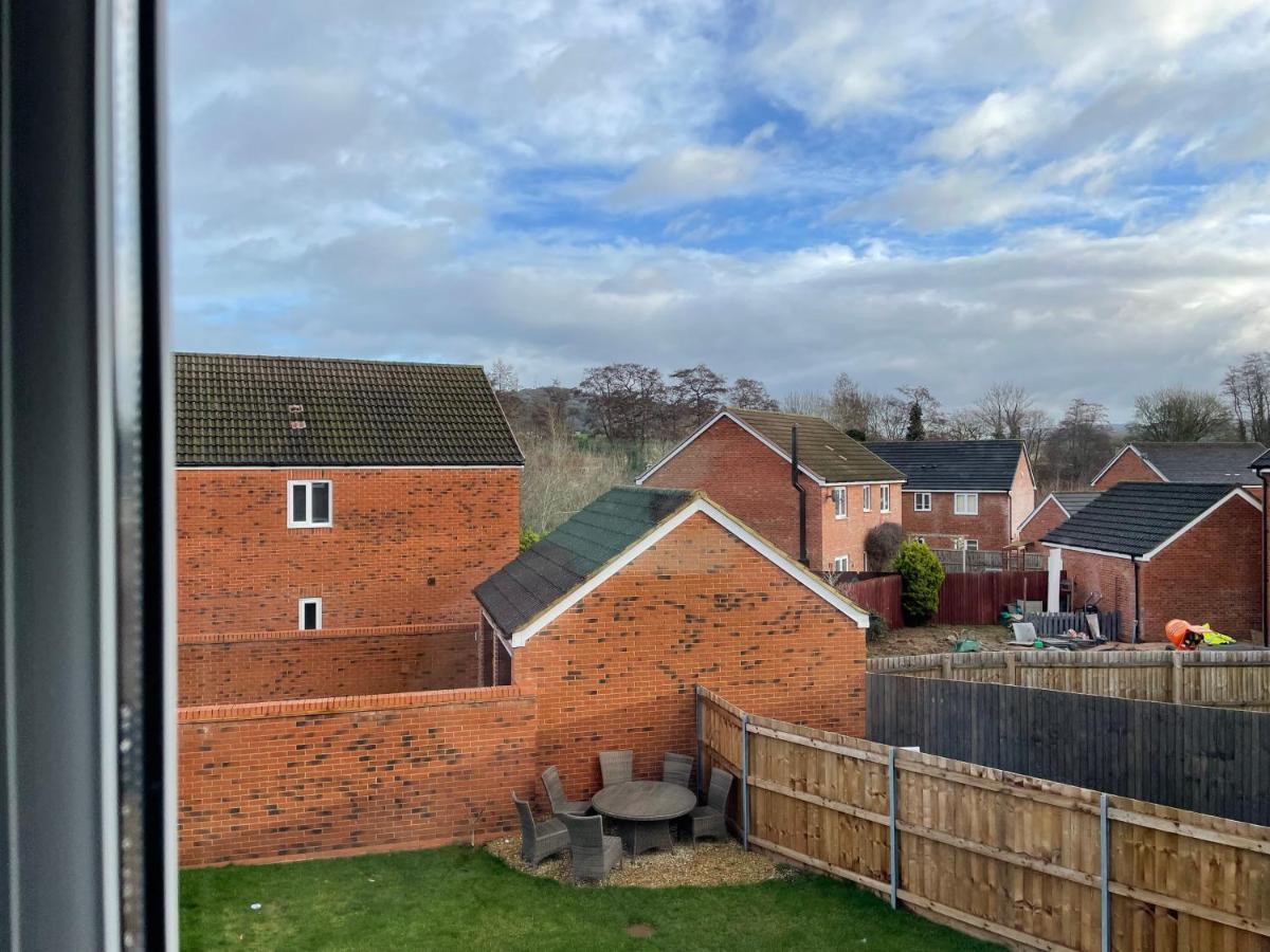 Stunning Large Detached Gloucester, 4 Beds, 3 Bedroom, 2 Bathroom Property, Nr Chelt, The Docks And Quays Sleeps 6 Exteriör bild
