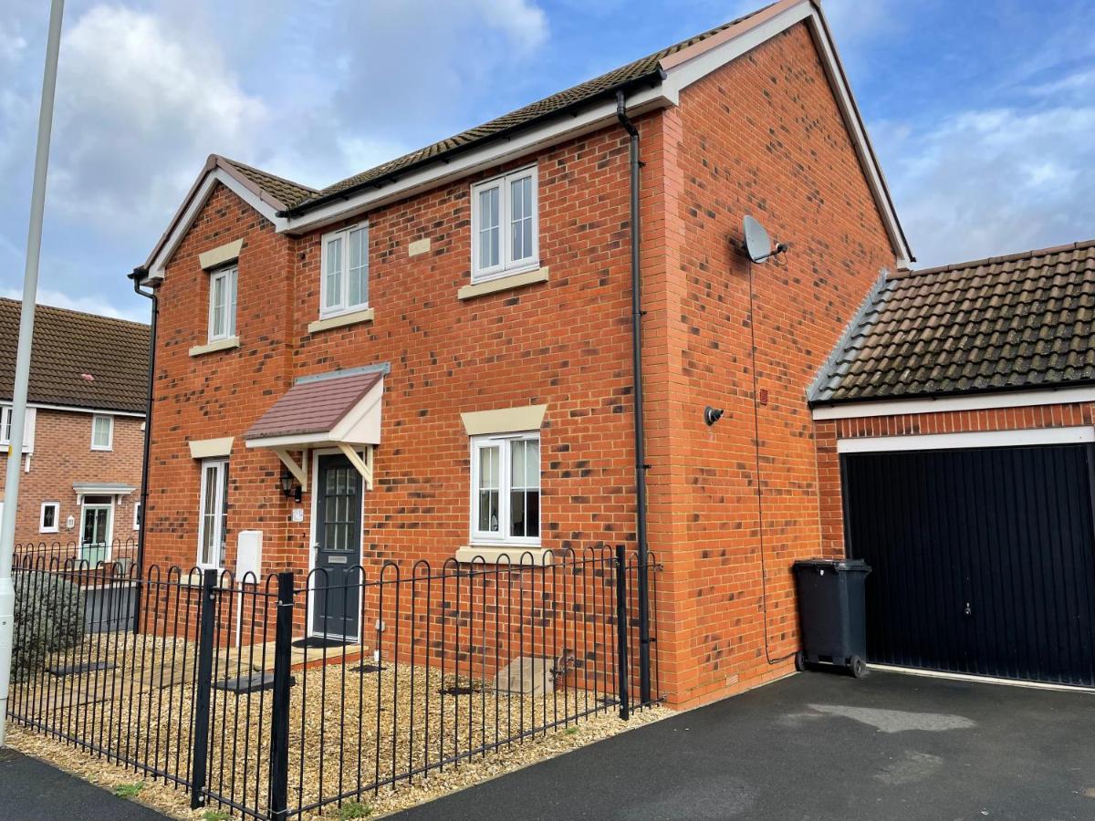 Stunning Large Detached Gloucester, 4 Beds, 3 Bedroom, 2 Bathroom Property, Nr Chelt, The Docks And Quays Sleeps 6 Exteriör bild
